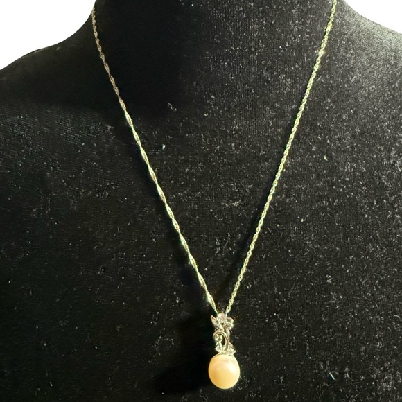 Jewelry - VINTAGE Sterling 925 Silver Single Freshwater Pearl and CZ Pendant Necklace